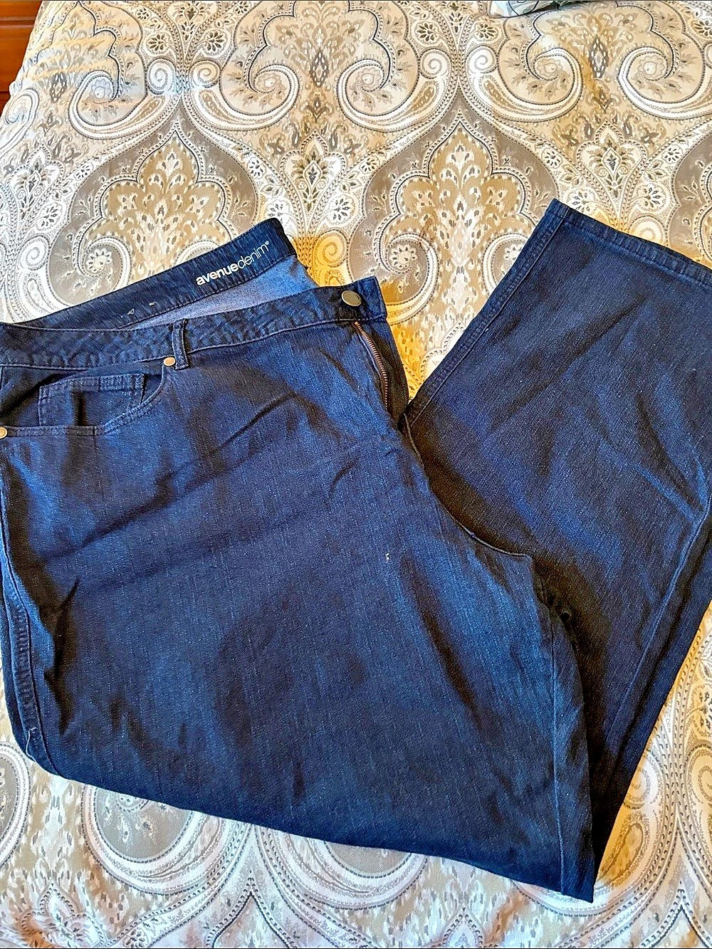 Avenue Denim Straight Leg Jeans Blue Waist 32
Never worn